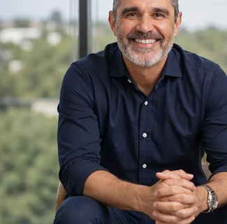Dr. Alexandre Toulias — retrato profissional